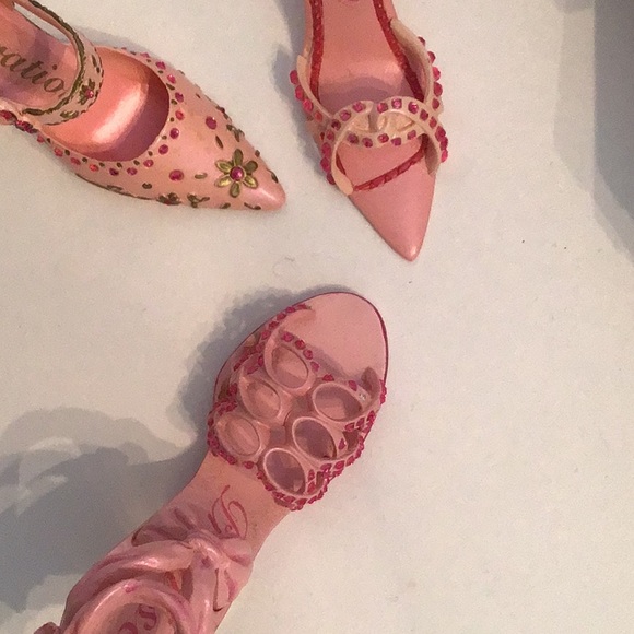 Breast Awareness high heels and shoe boxes - Picture 9 of 13